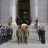 Arrivée du cercueil d'Adolfo Suarez à la chapelle ardente au Congrès, le 24 mars 2014 à Madrid, pour l'hommage de la nation à l'artisan de la transition démocratique.