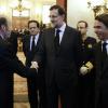 Mariano Rajoy et José María Aznar arrivant pour rendre hommage à Adolfo Suarez au Congrès, le 24 mars 2014 à Madrid, où le cercueil de l'ancien chef du gouvernement, artisan de la transition démocratique, a été exposé.