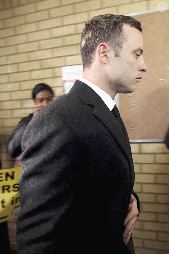 Oscar Pistorius au tribunal de Pretoria où il doit répondre du meurtre de Reeva Steenkamp, le 10 mars 2014