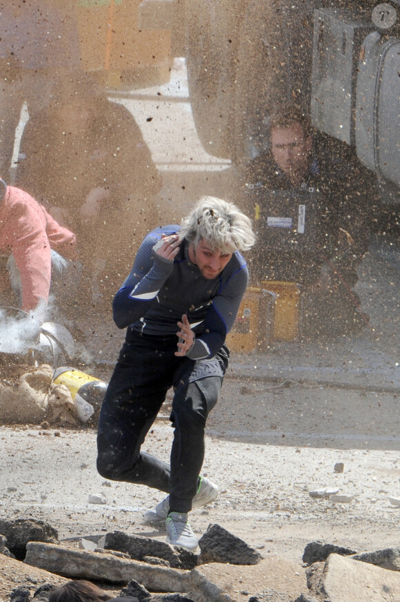 Aaron Taylor-Johnson (Pietro Maximoff/Quicksilver) en action sur le tournage d'Avengers 2, à Aoste, Italie, le 24 mars 2014.