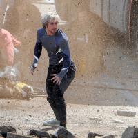 Avengers 2: Aaron Taylor-Johnson relooké, en action avec la sexy Elizabeth Olsen