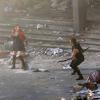 Jeremy Renner (Clint Barton/Hawkeye) et Elizabeth Olsen (Wanda Maximoff/Scarlett Witch) sur le tournage d'Avengers 2, à Aoste, Italie, le 24 mars 2014.