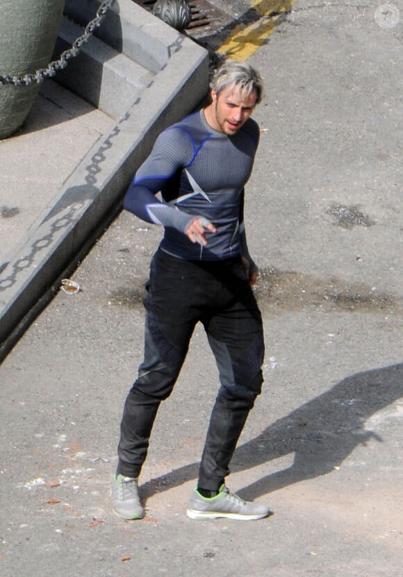 Aaron Taylor-Johnson (Pietro Maximoff/Quicksilver) musclé et en action sur le tournage d'Avengers 2 à Aoste, le 24 mars 2014.