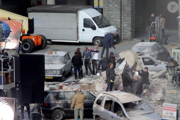 Elizabeth Olsen et Aaron Taylor-Johnson sur le tournage d'Avengers 2 à Aoste, le 24 mars 2014.