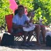 L'acteur Chris Rock profite d'une journée ensoleillée avec sa femme Malaak Compton-Rock et leurs deux filles Lola et Zahara, sur une plage de Lahaina. Hawaï, le 23 mars 2014.
