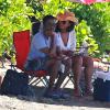 L'acteur Chris Rock profite d'une journée ensoleillée avec sa femme Malaak Compton-Rock et leurs deux filles Lola et Zahara, sur une plage de Lahaina. Hawaï, le 23 mars 2014.