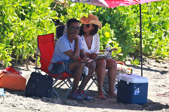 L'acteur Chris Rock profite d'une journée ensoleillée avec sa femme Malaak Compton-Rock et leurs deux filles Lola et Zahara, sur une plage de Lahaina. Hawaï, le 23 mars 2014.