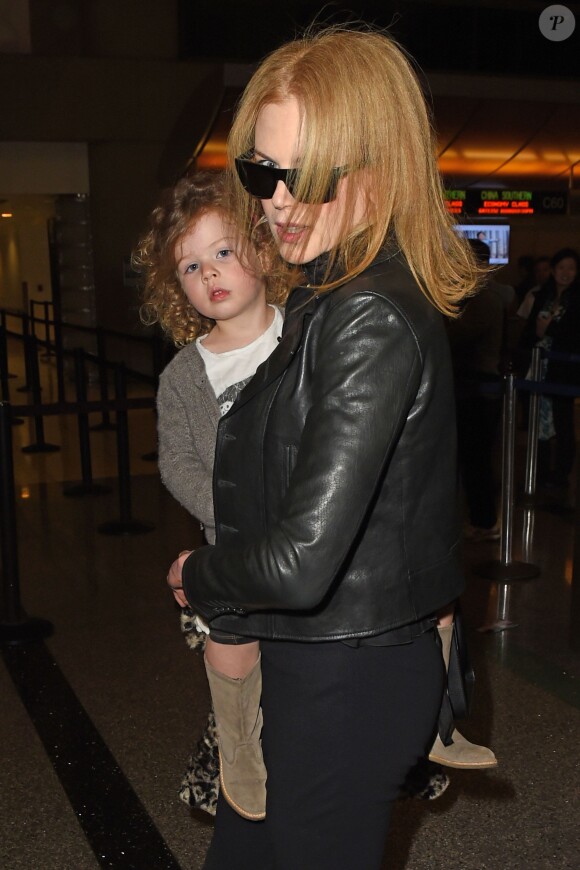 Nicole Kidman avec Faith dans les bras au LAX Airport, Los Angeles, le 26 mars 2014.