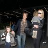 Nicole Kidman et son mari Keith Urban avec leurs filles Sunday et Faith au LAX Airport, Los Angeles, le 26 mars 2014.