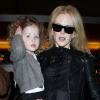 Nicole Kidman avec ses filles Sunday et Faith au LAX Airport, Los Angeles, le 26 mars 2014.