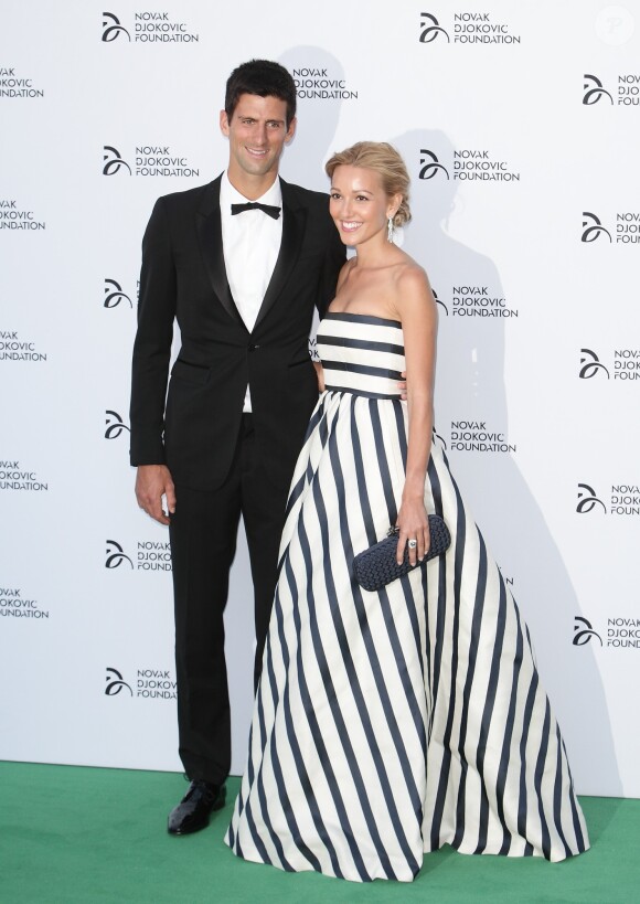 Novak Djokovic et sa compagne Jelena Ristic lors du diner de la soirée de gala de la fondation Novak Djokovic à Londres le 8 juillet 2013