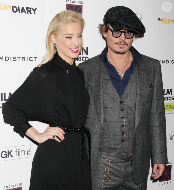 Amber Heard et Johnny Depp lors de l'avant-première du film Rhum Express à New York le 25 octobre 2011