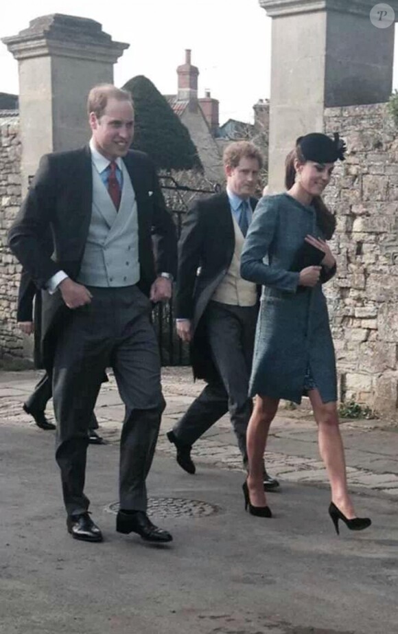 Le prince William, la duchesse Catherine de Cambridge et le prince Harry au mariage de Lucy Meade et Charlie Budgett, le 29 mars 2014 à Marshfield, dans le Gloucestershire.