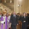 Le roi Juan Carlos et le reine Sofia d'Espagne ressortant de la cathédrale lors des obsèques d'Etat de l'ancien chef du gouvernement espagnol Adolfo Suarez en la cathédrale de La Almudena à Madrid, le 31 mars 2014.