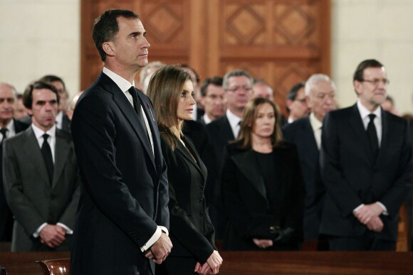 Felipe et Letizia d'Espagne recueillis lors des obsèques d'Etat de l'ancien chef du gouvernement espagnol Adolfo Suarez en la cathédrale de La Almudena à Madrid, le 31 mars 2014.