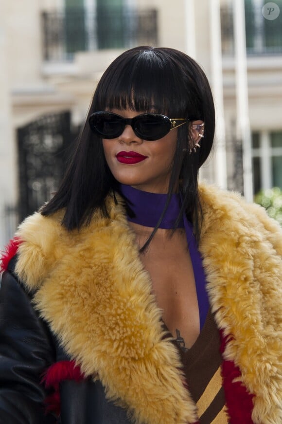 Tendance coiffure : la frange stricte comme Rihanna