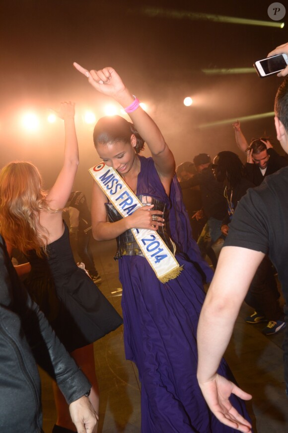 Flora Coquerel - Spectacle "Une nuit à Makala" au Zénith de Lille, le 31 mars 2014, organisé par le joueur de football Rio Mavuba au profit de l'Association "Les Orphelins de Makala".
