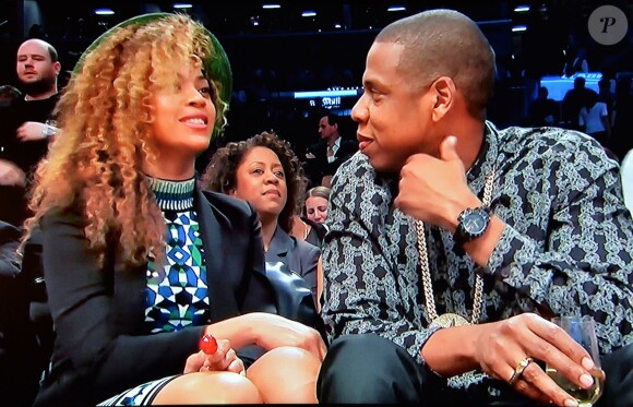 Beyoncé et Jay Z assitent au match entre les Brooklyn Nets et les Houston Rockets. Brooklyn, le 1er avril 2014.
