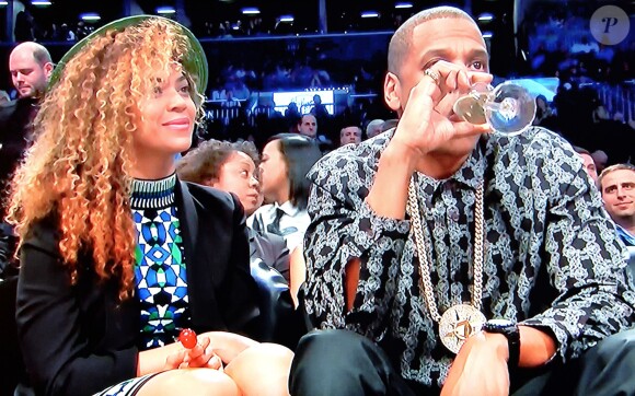 Beyoncé et Jay Z assitent au match entre les Brooklyn Nets et les Houston Rockets. Brooklyn, le 1er avril 2014.
