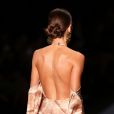 Izabel Goulart défile pour la marque Agua de Coco lors de la Fashion Week de São Paulo. Le 2 avril 2014.