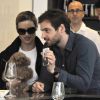 Michelle Hunziker avec ses filles et son fiancé, Tomaso Trussardi, dans les rues de Milan le 5 avril 2014. Leur petit chien s'appelle Lily.