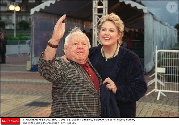 Mickey Rooney et sa femme January Chamberlin en 2000