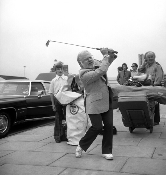Mickey Rooney faisant du golf à Londres (photo d'archives)