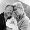 Mickey Rooney, sa femme Barbara et leur bébé Kelly Ann à Los Angeles (archive)