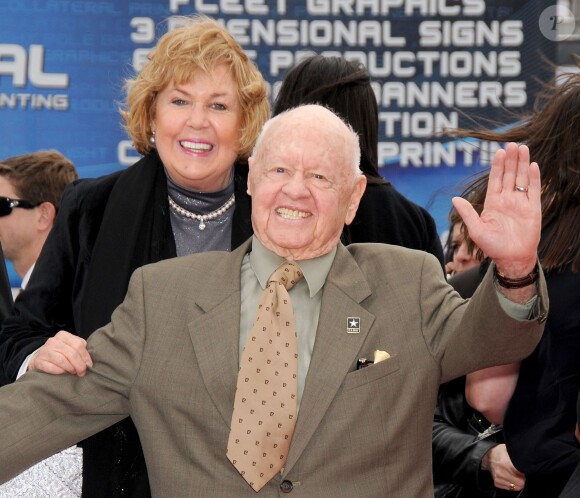 Mickey Rooney et sa femme January lors de l'avant-première de This is it à Los Angeles le 27 octobre 2009