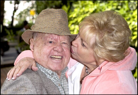 Mickey Rooney et sa femme January en 2006 à Londres