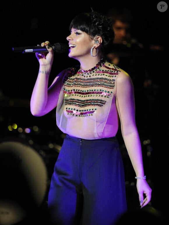 Lily Allen en concert à Londres, le 1er avril 2014.