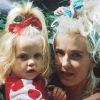 Peaches Geldof dans les bras de sa mère, sa dernière photo postée sur Instagram (le 6 avril 2014), quelques heures avant sa mort, à 25 ans seulement.