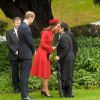 Kate Middleton et le prince William lors des cérémonies de bienvenue pour leur visite, le 7 avril 2014, à la Maison du gouvernement de Wellington, en Nouvelle-Zélande.