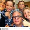 Le prince Laurent de Belgique, après trois semaines d'hospitalisation aux Cliniques universitaires Saint-Luc à Bruxelles, a regagné son domicile le mardi 8 avril 2014. Son épouse Claire a réalisé et posté sur Twitter un selfie familial pour remercier le personnel médical de l'hôpital.