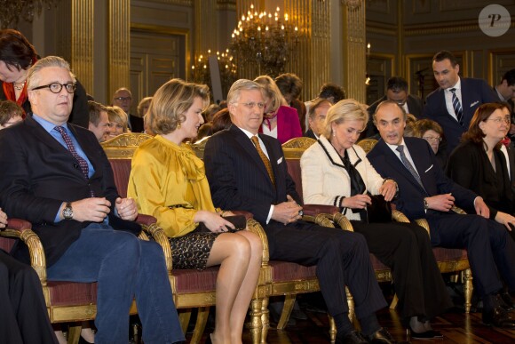 Le prince Laurent, la reine Mathilde, le roi Philippe, la princesse Astrid, le prince Lorenz de Belgique au palais royal le 29 janvier 2014, lors des voeux du roi aux corps constitués.