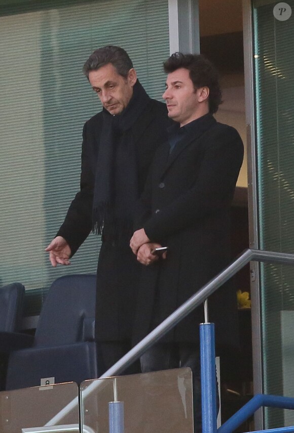 Nicolas Sarkozy et Michaël Youn au stade Stamford Bridge à Londres pour le match Chelsea-PSG en Ligue des Champions le 8 avril 2014. 