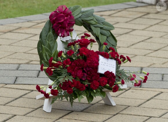 Image de la gerbe déposée par le duc et la duchesse de Cambridge. Le prince William et Kate Middleton prenaient part le 10 avril 2014 à une cérémonie commémorative au memorial de Blenheim, en Nouvelle-Zélande.