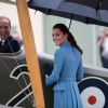 Kate Middleton et le prince William visitaient le 10 avril 2014 au Omaka Aviation Heritage Centre à Blenheim, en Nouvelle-Zélande, l'exposition 'Knights of the Sky' présentant des avions de la Première Guerre mondiale appartenant au cinéaste Peter Jackson, en sa présence. Le duc de Cambrige a eu le plaisir de grimper dans le cockpit d'un Sopwith Pup.
