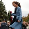 Kate Middleton et le prince William ont pu rencontrer le public pour la première fois de leur tournée en Nouvelle-Zélande, le 10 avril 2014, à l'occasion de leur venue au memorial de guerre de Blenheim.
