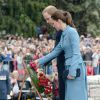 Le duc et la duchesse de Cambridge prenaient part, en compagnie d'une centaine d'anciens combattants, à une cérémonie de commémoration des soldats néo-zélandais morts au combat, le 10 avril 2014 à Blenheim.
