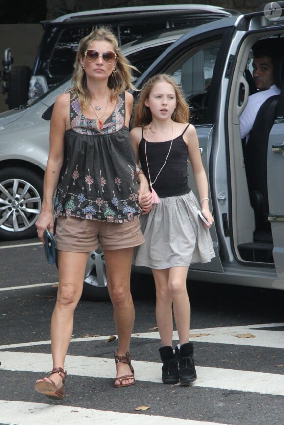 Kate Moss et sa fille Lila Grace Moss se promènent à Rio de Janeiro, le 3 avril 2014.