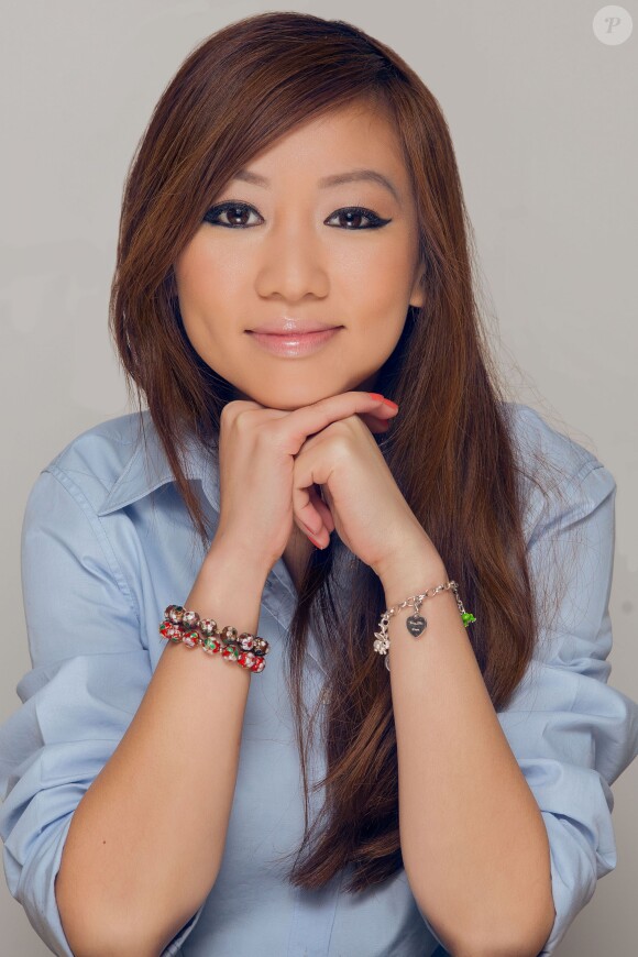 Exclusif - Nathalie Nguyen, finaliste de l'émission "Masterchef 2" pose dans sa boutique "My crazy pop" située à Paris. Le 3 avril 2014.