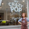 Exclusif - Nathalie Nguyen, finaliste de l'émission "Masterchef 2" pose dans sa boutique "My crazy pop" à Paris le 3 avril 2014.