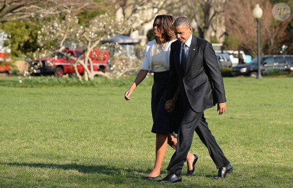 Barack Obama et Michelle de retour à la Maison Blanche à Washington après avoir assisté à Austin (Texas) à un sommet pour commémorer le 50e anniversaire de la signature du Cival Rights Act de 1964. Le 10 avril 2014.