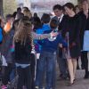 La princesse Mary de Danemark visite l'école Sonderbro à Copenhague, le 11 avril 2014, à l'occasion de la journée de la chanson dans les écoles danoises et du bicentenaire de l'école primaire danoise.