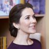 La princesse Mary de Danemark visite l'école Sonderbro à Copenhague, le 11 avril 2014, à l'occasion de la journée de la chanson dans les écoles danoises et du bicentenaire de l'école primaire danoise.