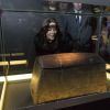 La princesse Mary de Danemark découvre une exposition temporaire au Musée des navires vikings de Roskilde le 10 avril 2014