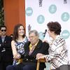 Danielle Sarah Lewis (sa fille), Jerry Lewis et SanDee Lewis (sa femme) - Jerry Lewis laisse ses empreintes dans le ciment hollywoodien au TCL, Los Angeles, le 12 avril 2014.