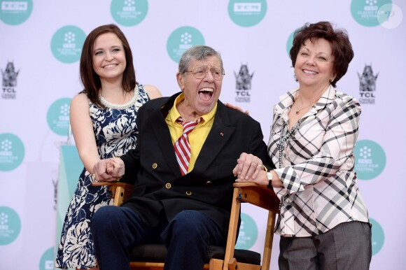 Sarah Lewis, Jerry Lewis et SanDee Pitnick honoré au TCL Chinese Theatre à Los Angeles, le 12 avril 2014.