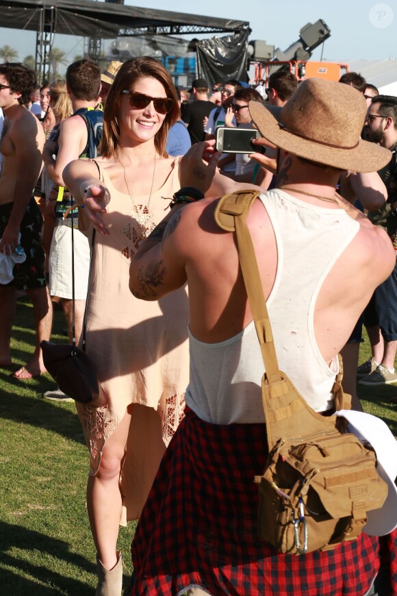 Les co-stars de Twilight Kellan Lutz et Ashley Greene lors du 1er jour du Festival de Coachella à Indio, le 11 avril 2014.